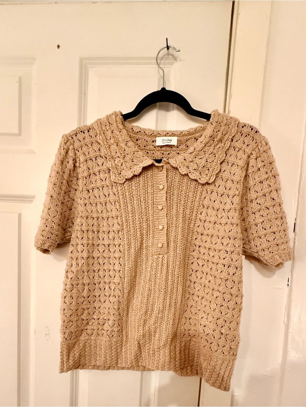 Bluivy Cream Crochet Collar Short-Sleeve Sweater